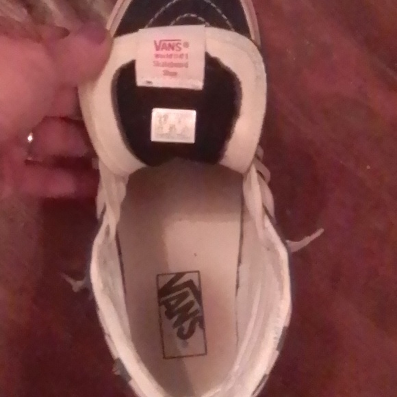 Vans - Picture 3 of 11